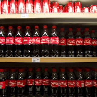 Οι εταιρείες Coca-Cola, Nestlé, ΔΕΛΤΑ και Unilever αποσύρουν όλα τα προϊόντα μετά την απειλή οργάνωσης για δηλητηρίαση