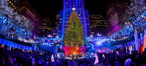 Φωταγωγήθηκε το χριστουγεννιάτικο δέντρο του του Κέντρου Rockefeller στη Νέα Υόρκη