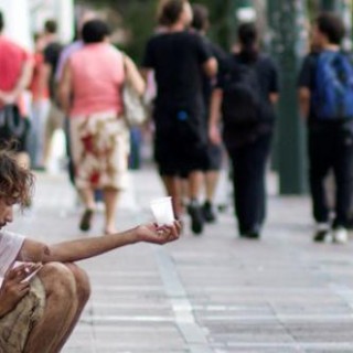 Ιταλία: «Ένας στους τέσσερις Ιταλούς κινδυνεύει να βρεθεί σε κατάσταση ένδειας»