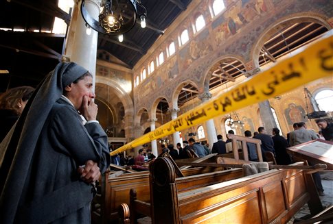 Η Αίγυπτος θρηνεί τα 24 θύματα της βομβιστικής επίθεσης