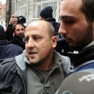 Συνελήφθη ο βραβευμένος Τούρκος δημοσιογράφος Αχμέτ Σικ