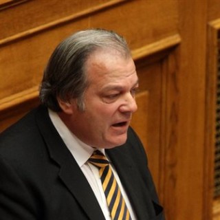 «Μπορεί ένας γκέι να είναι μπέιμπισιτερ;»: Η νέα ομοφοβική δήλωση του βουλευτή των ΑΝΕΛ, Κ. Κατσίκη