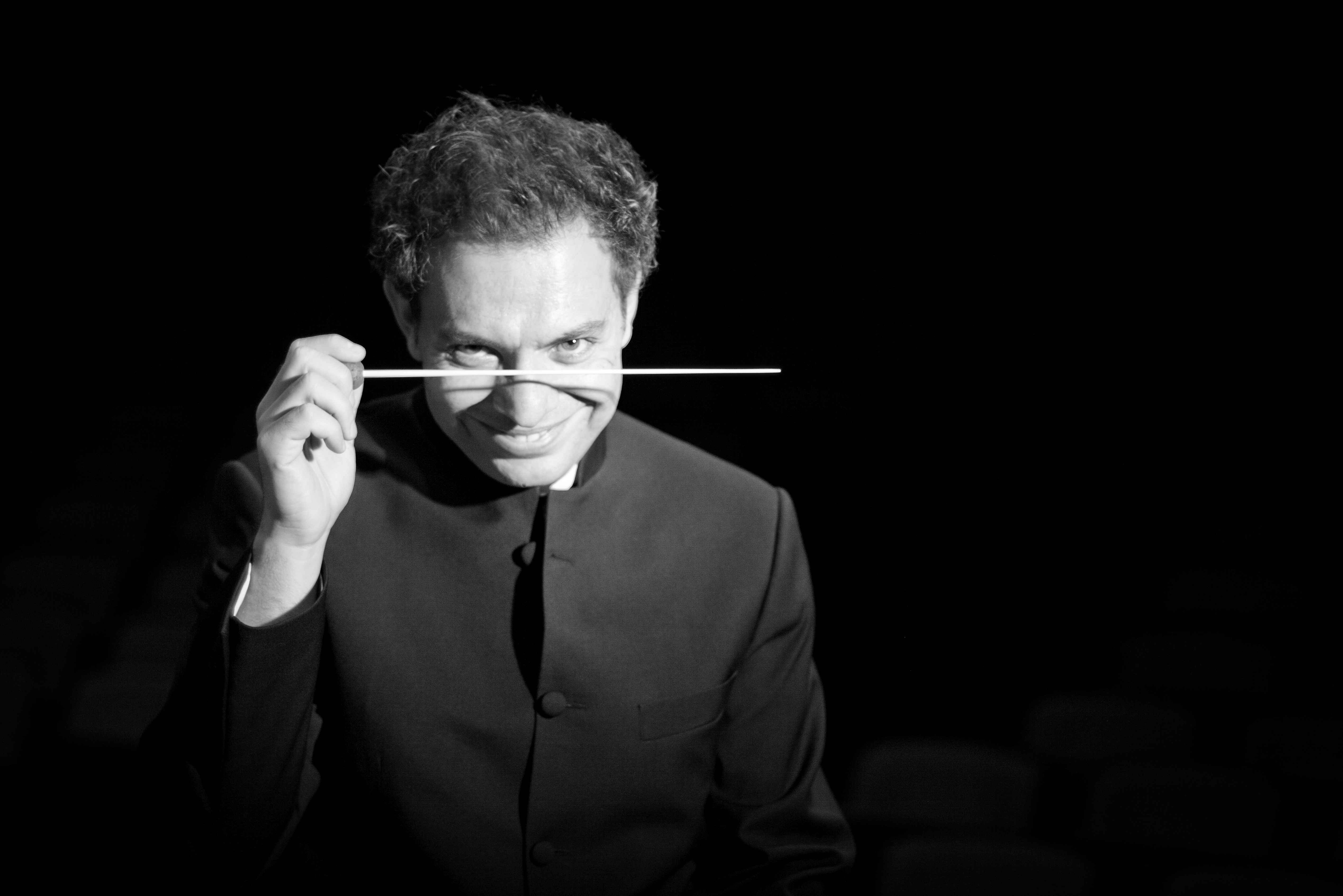 Ο διακεκριμένος αρχιμουσικός Μιχάλης Οικονόμου θα διευθύνει τη MOYSA, το πιο δυναμικό και ταχέως αναπτυσσόμενο ορχηστρικό σύνολο νέων της Ελλάδας