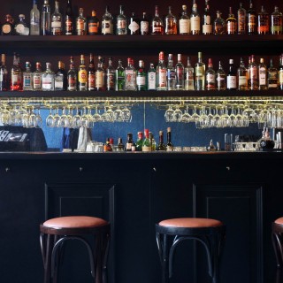 Υπάρχει ένα μπαρ στην Πλατεία Καρύτση που δεν είναι με το μέρος των καλών