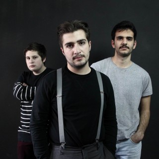 Και τι δεν θα έδιναν οι Dysfunctional Teaspoons για να μοιραστούν τη σκηνή με τον Bowie