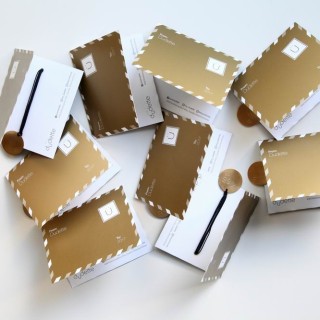 H Dudette μας εύχεται για το 2017 το πιο ωραίο… φιλί, με το πιο ωραίο γούρι