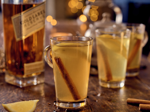 4 Εύκολα Cocktail για Γιορτινές Συγκεντρώσεις στο Σπίτι!