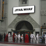 Θαυμαστές του Star Wars έδωσαν μάχη για το καλύτερο γαλαξιακό κοστούμι πριν την προβολή της νέας ταινίας “Rogue one: A Star Wars story”