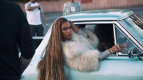 Η Beyonce φωτογραφίζεται στο ιδιωτικό της τζετ και το Instagram παραληρεί [ΦΩΤΟΣ]