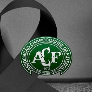 Προσγειώθηκαν τα αεροπλάνα που μεταφέρουν τις σορούς των ποδοσφαιριστών της Σαπεκοένσε