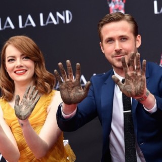 Ράιαν Γκόσλινγκ και ‘Εμα Στόουν αφήνουν τα αποτυπώματά τους στο Χόλιγουντ