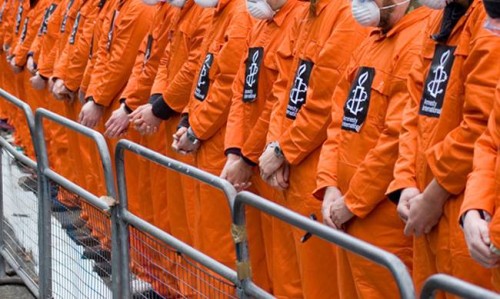 Μεταφορά 18 κρατουμένων από τις φυλακές του Γκουαντάναμο