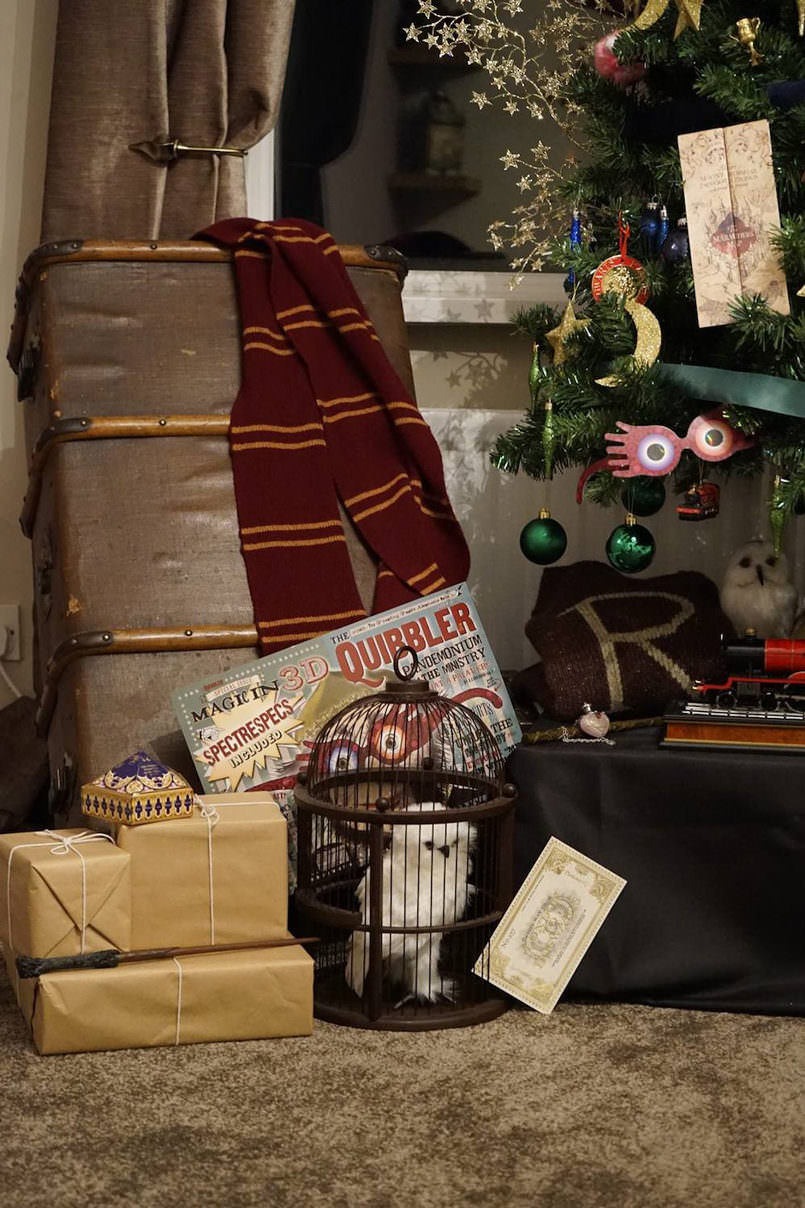 harry-potter-themed-christmas-tree-will-make-your-holidays-more-magical4-805x1208