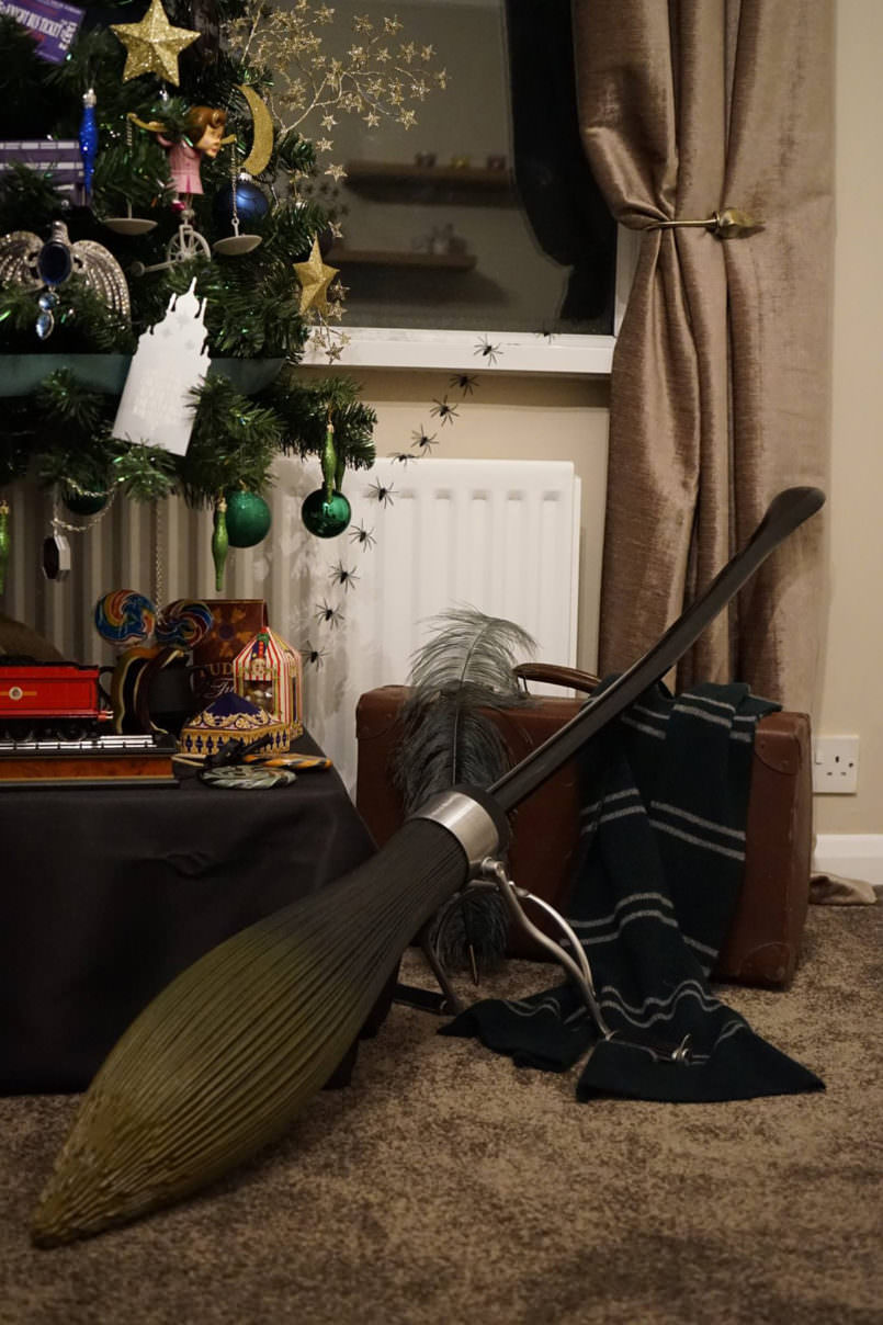 harry-potter-themed-christmas-tree-will-make-your-holidays-more-magical7-1-805x1208