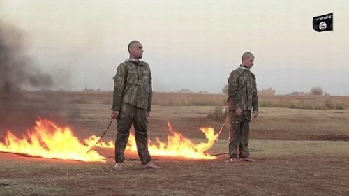 Τζιχαντιστές βιντεοσκοπούν τους Τούρκους στρατιώτες που καίνε ζωντανούς