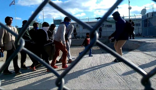 Φήμη περί ανοίγματος των συνόρων προκάλεσε πανηγυρισμούς στον καταυλισμό προσφύγων