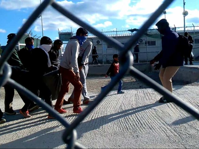 Φήμη περί ανοίγματος των συνόρων προκάλεσε πανηγυρισμούς στον καταυλισμό προσφύγων