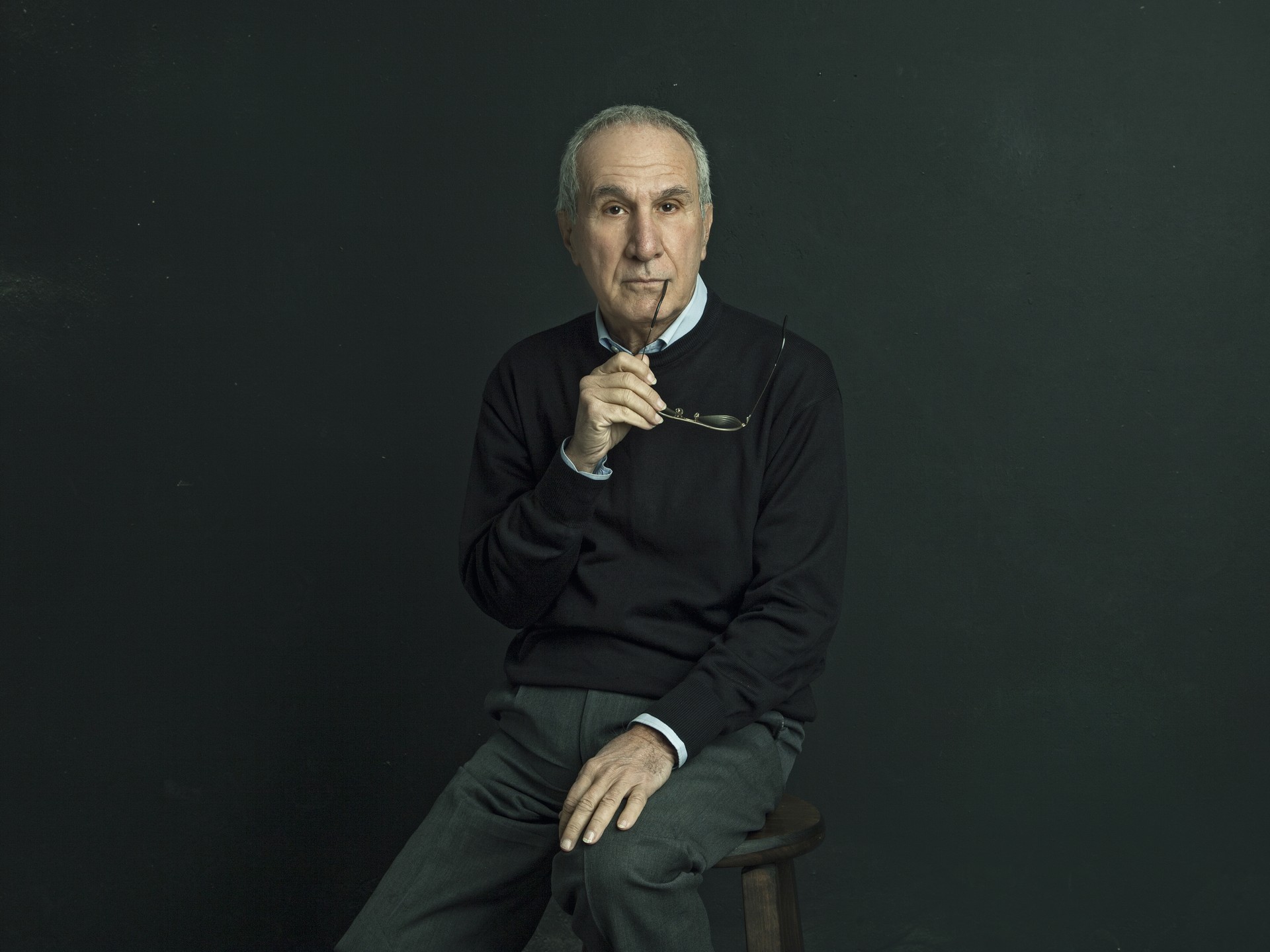 «Αυτός που με γνωρίζει πολύ καλά καταλαβαίνει την ένταση των συναισθημάτων μου από τη χροιά της φωνής μου και όχι από τα λόγια που θα πω. Ίσως γιατί φοβάμαι την υπερβολή, που την έχω ζήσει από άλλους». 