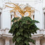 Τι σημαίνει το ανάποδο χριστουγεννιάτικο δέντρο στην Tate Britain;