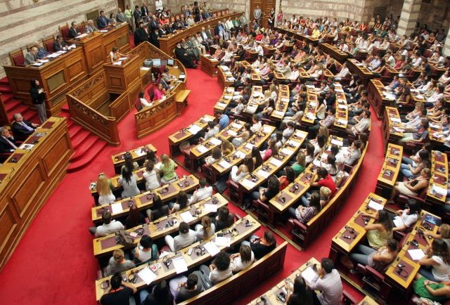 Ψηφίστηκαν τα 4 άρθρα του νομοσχεδίου κατά των διακρίσεων στην εργασία λόγω φύλου, σεξουαλικού προσανατολισμού κλπ