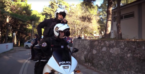 Η Ελληνική Αστυνομία διέγραψε το χιουμοριστικό, γιορτινό της Mannequin Challenge