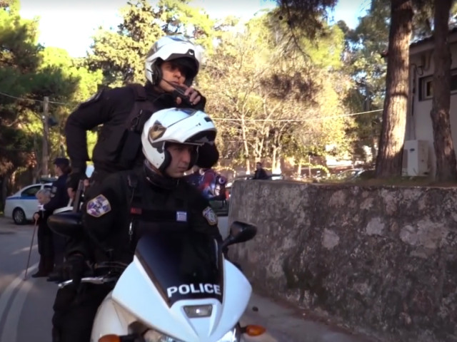 Η Ελληνική Αστυνομία διέγραψε το χιουμοριστικό, γιορτινό της Mannequin Challenge