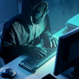 Σε 9 μήνες φυλάκιση τιμωρήθηκε ο χακερ που διέρρεε γυμνές φωτογραφίες διασήμων