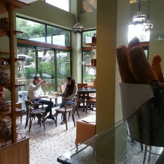 Υπάρχουν πολλοί λόγοι να πιούμε ένα καφέ στο Παντοκαφενέ στο Παλαιό Φάληρο