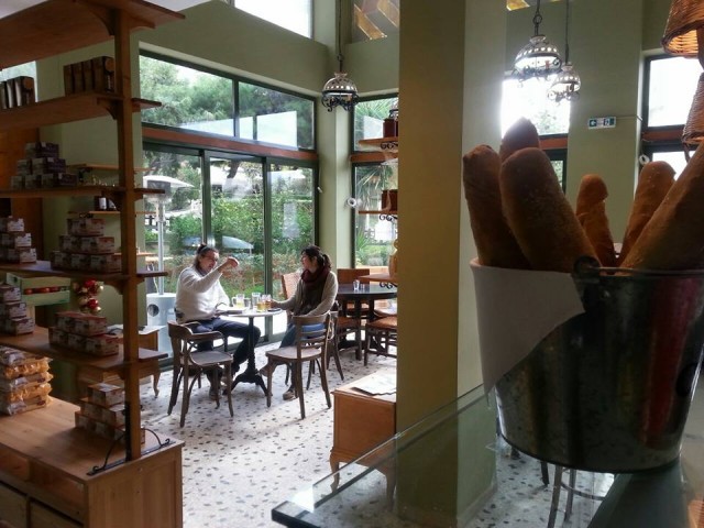 Υπάρχουν πολλοί λόγοι να πιούμε ένα καφέ στο Παντοκαφενέ στο Παλαιό Φάληρο