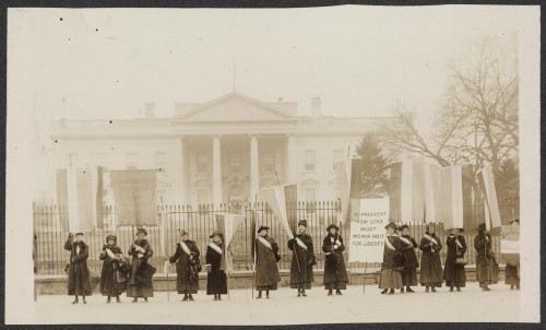 100 χρόνια πριν, μία διαφορετική(;!) πορεία για τα δικαιώματα των γυναικών