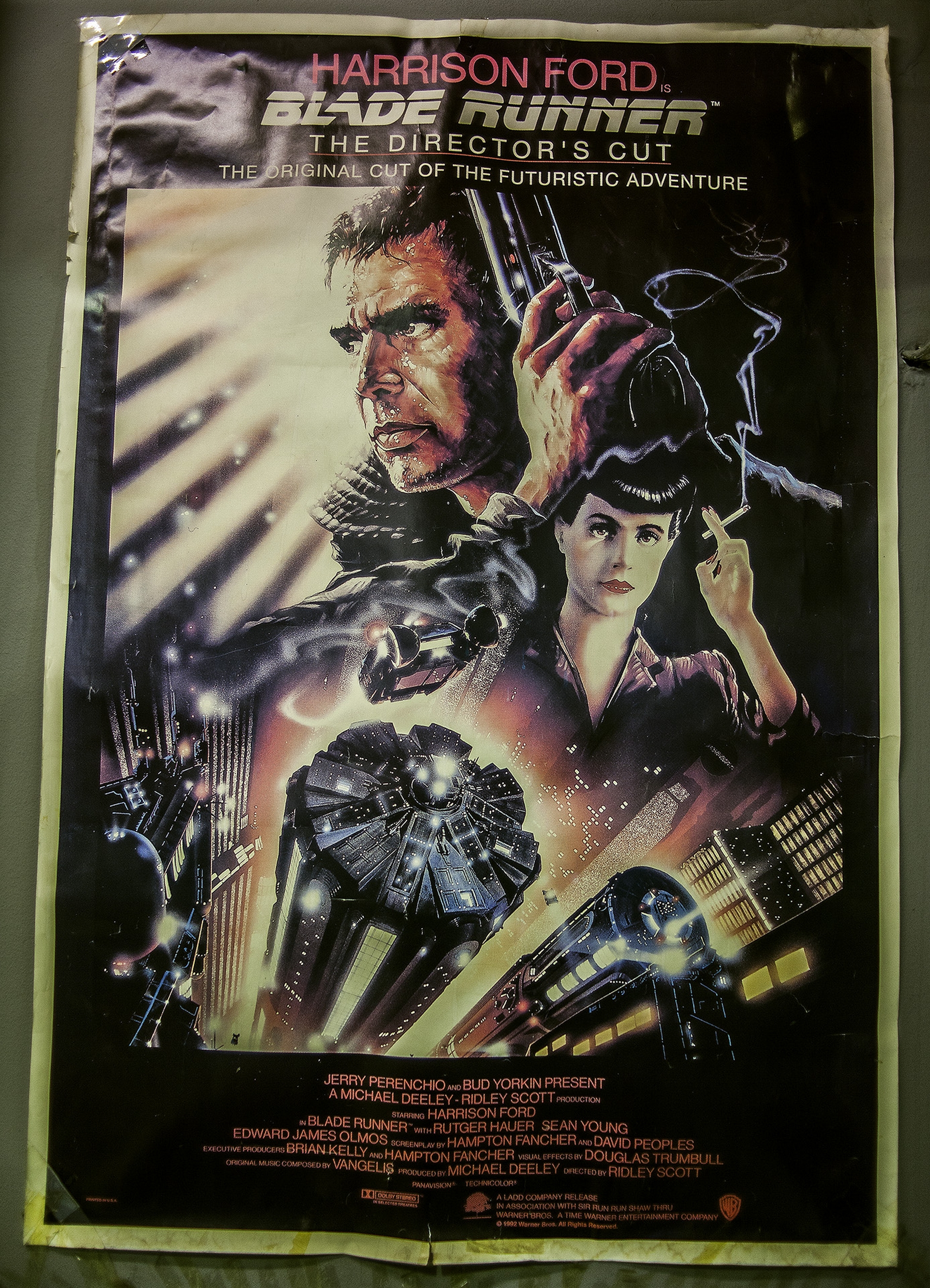 Η αφίσα του Blade Runner υπάρχει εκεί από την πρώτη ημέρα του μαγαζιού και την έφερε ο Λευτέρης από το εφηβικό του δωμάτιο.