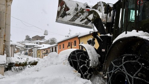Ξενοδοχείο της Ιταλίας καταπλακώθηκε από χιονοστιβάδα