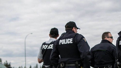 Καναδάς: Αστυνομικοί σκότωσαν νεαρό που βάδιζε κρατώντας τουφέκι κοντά σε σχολεία