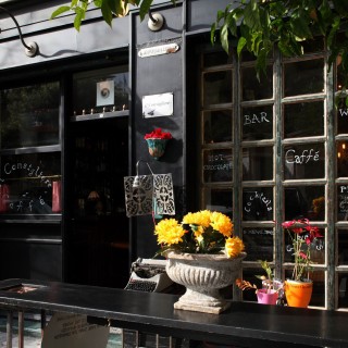 Το Il Consigliere είναι ένα μπαρ που δεν θέλει να χαρακτηρίζεται “vintage”