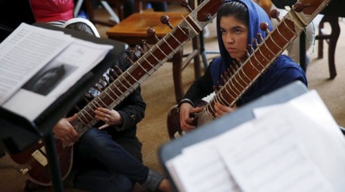 Η πρώτη γυναικεία ορχήστρα από το Αφγανιστάν θα παίξει στο Ντάβος