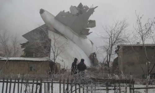 37 νεκροί από την πτώση αεροσκάφους στο Κιργιστάν