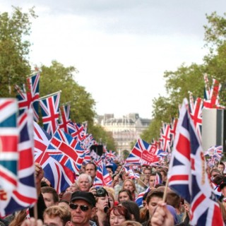 Πως 559 χρήστες του Facebook καταφέρνουν να κινήσουν τα νήματα της ιδεολογικής μεταστροφής, διογκώνοντας το χάσμα της ξενοφοβίας;