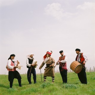 Οι κακές παρέες κάνουν τους Εβρίτικη Ζυγιά να ακούνε afro jazz