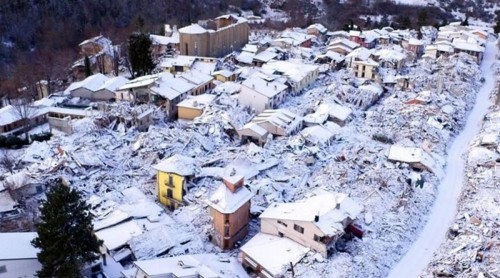Ιταλία: Έξι επιζώντες εντοπίσθηκαν κάτω από το χιόνι στο ξενοδοχείο Rigopiano