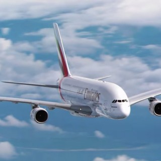 Αεροσυνοδός της Emirates σκοτώθηκε πέφτοντας από την έξοδο κινδύνου αεροπλάνου