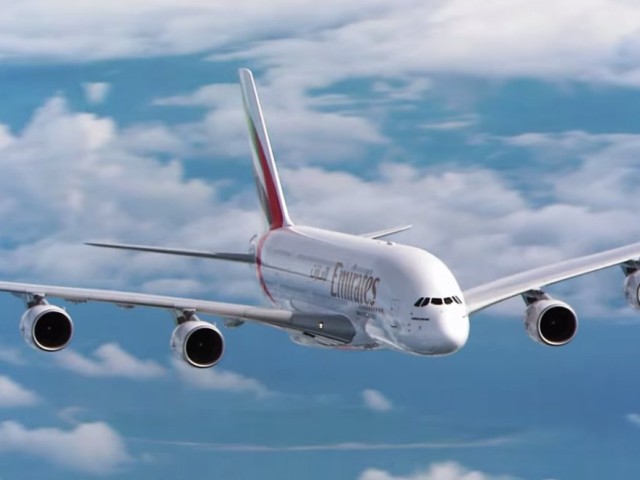 Αεροσυνοδός της Emirates σκοτώθηκε πέφτοντας από την έξοδο κινδύνου αεροπλάνου