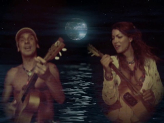 TI.PO.TA δεν φοράνε Manu Chao & Κλέλια Ρένεση στο νέο βίντεο κλιπ