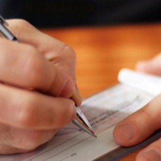 100.000 μπλοκάκια έκλεισαν λόγω φόρων και εισφορών