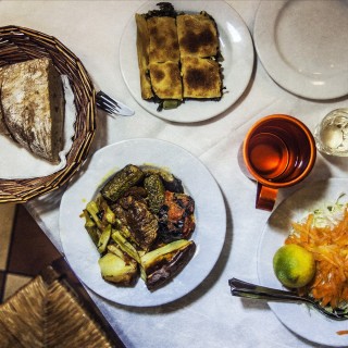 8 κανόνες φαγητού που πρέπει να ξέρετε αν ταξιδεύετε στο εξωτερικό