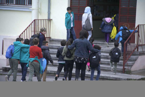 Θεσσαλονίκη: Κανονικά λειτουργεί σχολείο για προσφυγόπουλα, κόντρα στις αντιδράσεις