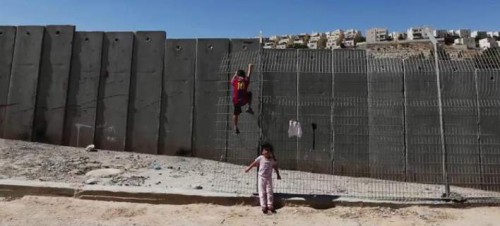 Τείχη χτίζονται σε όλο τον κόσμο για να εμποδίζουν πρόσφυγες και μετανάστες