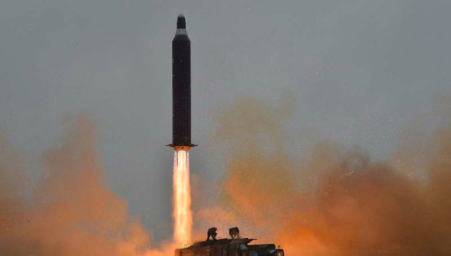 Πρόκληση από Κιμ Γιονγκ Ουν με εκτόξευση πυραύλου