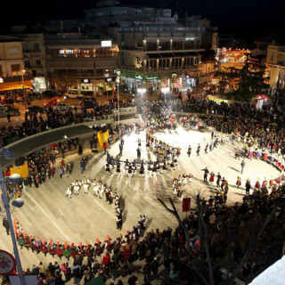 Η Καλύτερη Αποκριά έχει άφθονο κρασί, χάλκινα και σκωπτικά τραγούδια