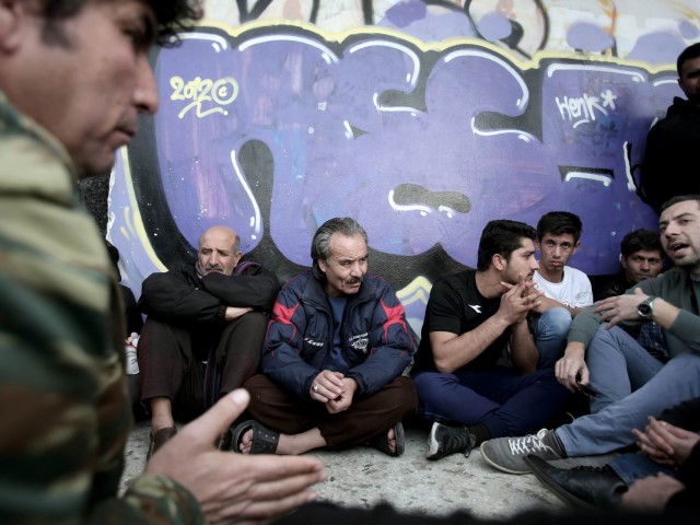 Aπεργία πείνας ξεκίνησαν χθες το πρωί πρόσφυγες στο Ελληνικό (φωτογραφίες)