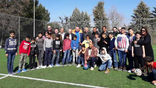 Άνοιξε τις πύλες της η πρώτη ακαδημία ποδοσφαίρου για προσφυγόπουλα